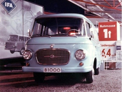 Характеристики грузового фургона Barkas B1000 1.0 MT (06.1961 - 01.1991): фото, размеры, грузоподъемность, масса, скорость, двигатель, топливо, отзывы