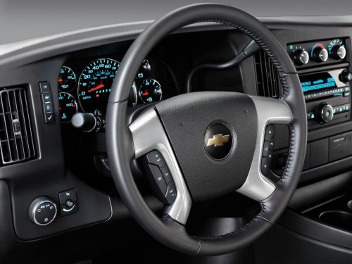 Характеристики минивэна Chevrolet Express 2.8 TD AT 2500 Regular LS/LT (01.2017 - н.в.): фото, места, вместимость, скорость, двигатель, топливо, отзывы