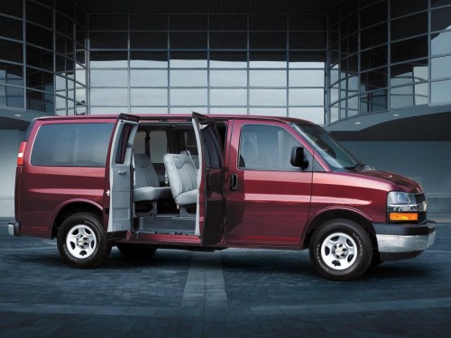 Характеристики минивэна Chevrolet Express 5.3 AT 2500 Regular LS/LT (01.2008 - 12.2014): фото, места, вместимость, скорость, двигатель, топливо, отзывы