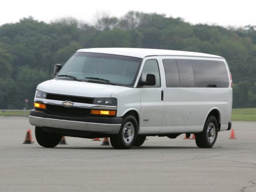 Характеристики минивэна Chevrolet Express 4.8 AT 3500 Extended LS/LT (09.2002 - 12.2017): фото, места, вместимость, скорость, двигатель, топливо, отзывы