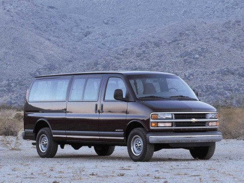 Характеристики минивэна Chevrolet Express 5.0 AT 1500 Series SWB (01.1995 - 08.2002): фото, места, вместимость, скорость, двигатель, топливо, отзывы
