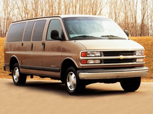 Характеристики минивэна Chevrolet Express 4.3 AT 1500 Series SWB (01.1995 - 08.2002): фото, места, вместимость, скорость, двигатель, топливо, отзывы
