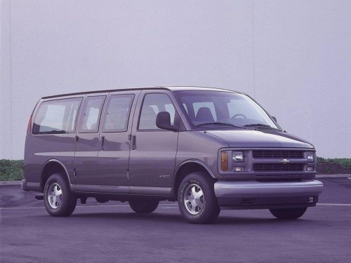 Характеристики минивэна Chevrolet Express 4.3 AT 2500 Series SWB (01.1995 - 08.2002): фото, места, вместимость, скорость, двигатель, топливо, отзывы
