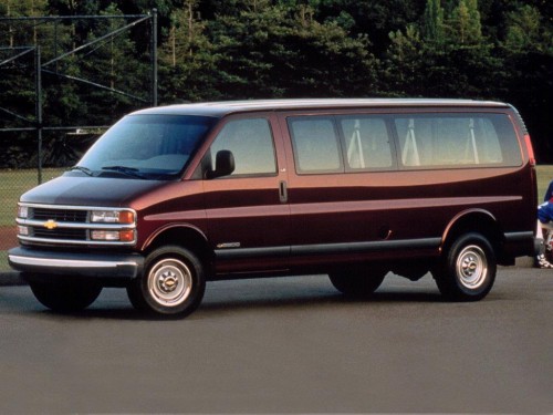 Характеристики минивэна Chevrolet Express 5.0 AT 2500 Series SWB (01.1995 - 08.2002): фото, места, вместимость, скорость, двигатель, топливо, отзывы