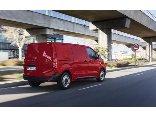 Характеристики грузового фургона Citroen Jumpy 1.6 HDi MT L2 Club 2.5т (03.2016 - 09.2019): фото, размеры, грузоподъемность, масса, скорость, двигатель, топливо, отзывы