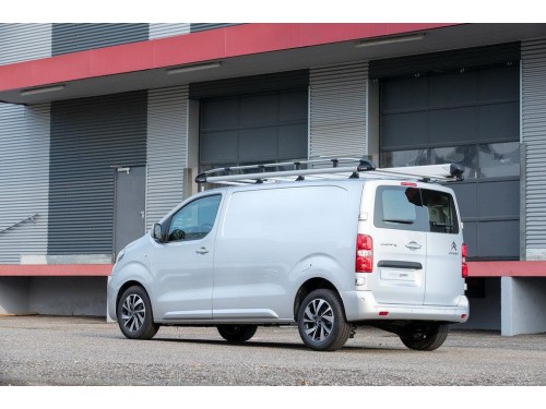 Характеристики грузового фургона Citroen Jumpy 1.6 HDi MT L2 Club 2.5т (03.2016 - 09.2019): фото, размеры, грузоподъемность, масса, скорость, двигатель, топливо, отзывы