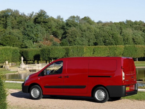 Характеристики грузового фургона Citroen Jumpy 2.0 MT L1H1 (04.2007 - 08.2013): фото, размеры, грузоподъемность, масса, скорость, двигатель, топливо, отзывы