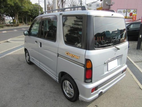 Характеристики минивэна Daihatsu Atrai 660 CL high roof (01.1999 - 12.2001): фото, места, вместимость, скорость, двигатель, топливо, отзывы