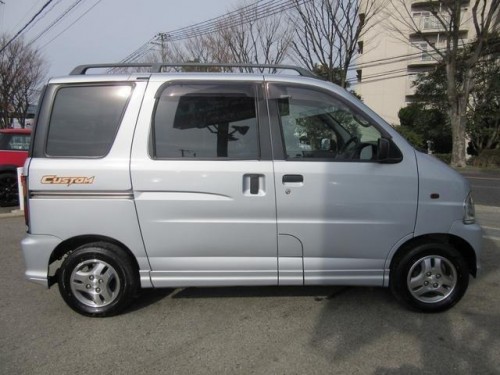 Характеристики минивэна Daihatsu Atrai 660 Custom low roof (01.1999 - 12.2001): фото, места, вместимость, скорость, двигатель, топливо, отзывы