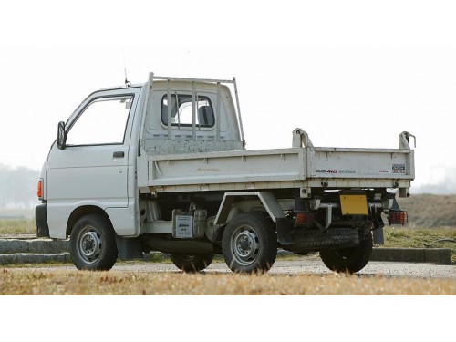 Характеристики грузового фургона Daihatsu Hijet Truck 660 Jumbo custom (08.1991 - 07.1992): фото, размеры, грузоподъемность, масса, скорость, двигатель, топливо, отзывы