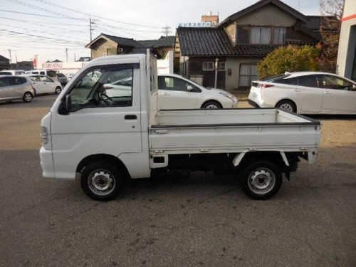 Характеристики грузового фургона Daihatsu Hijet Truck 660 air conditioner power steering special (06.2003 - 11.2004): фото, размеры, грузоподъемность, масса, скорость, двигатель, топливо, отзывы