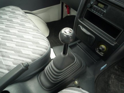 Характеристики грузового фургона Daihatsu Hijet Truck 660 Extra (06.2003 - 11.2004): фото, размеры, грузоподъемность, масса, скорость, двигатель, топливо, отзывы