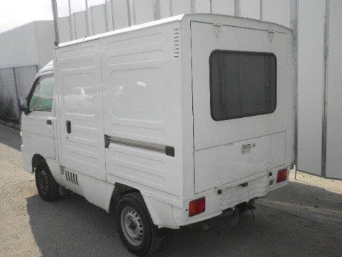 Характеристики грузового фургона Daihatsu Hijet Truck 660 panel van (01.1999 - 12.2000): фото, размеры, грузоподъемность, масса, скорость, двигатель, топливо, отзывы