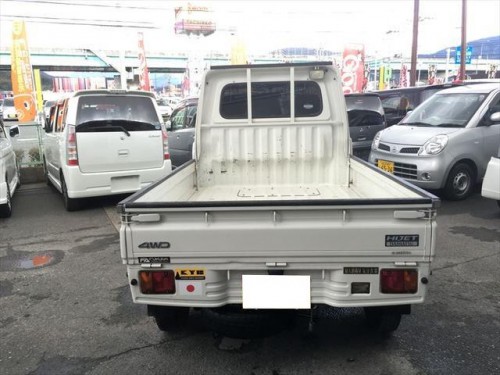 Характеристики грузового фургона Daihatsu Hijet Truck 660 low dump (06.2003 - 11.2004): фото, размеры, грузоподъемность, масса, скорость, двигатель, топливо, отзывы