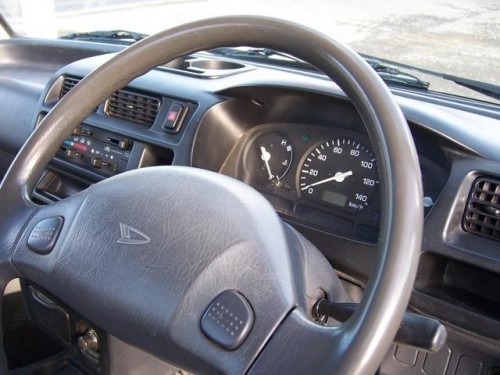 Характеристики грузового фургона Daihatsu Hijet Truck 660 low dump (06.2003 - 11.2004): фото, размеры, грузоподъемность, масса, скорость, двигатель, топливо, отзывы