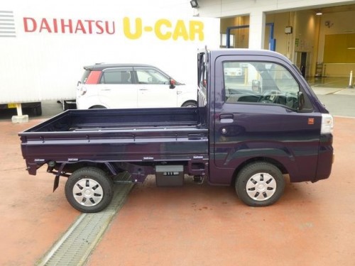 Характеристики грузового автомобиля Daihatsu Hijet Truck 660 High Roof 3-Way 4WD (05.2018 - 09.2019): фото, грузоподъемность, масса, скорость, двигатель, топливо, отзывы