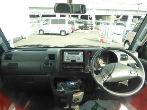 Характеристики грузового автомобиля Daihatsu Hijet Truck 660 Jumbo 3-way (08.2010 - 08.2014): фото, грузоподъемность, масса, скорость, двигатель, топливо, отзывы