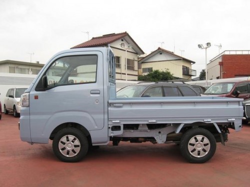 Характеристики бортового грузовика Daihatsu Hijet Truck 660 High Roof 3-way (09.2014 - 10.2017): фото, грузоподъемность, масса, скорость, двигатель, топливо, отзывы