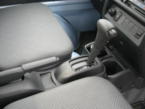 Характеристики бортового грузовика Daihatsu Hijet Truck 660 FRP Mid-Temp Refrigerator Two Slide Doors High Roof (10.2014 - 10.2017): фото, грузоподъемность, масса, скорость, двигатель, топливо, отзывы