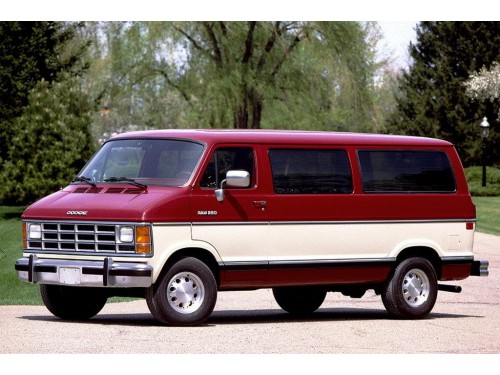 Характеристики минивэна Dodge Ram Van 5.2 AT 150 SWB Base Wagon 2.7t. (05.1986 - 04.1991): фото, места, вместимость, скорость, двигатель, топливо, отзывы