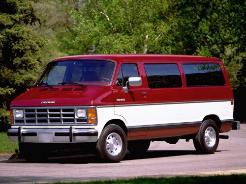 Характеристики минивэна Dodge Ram Van 5.2 AT 150 LWB Base Wagon 2.5t. (05.1991 - 04.1993): фото, места, вместимость, скорость, двигатель, топливо, отзывы