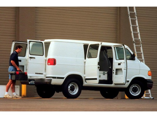 Характеристики грузового фургона Dodge Ram Van 5.2 AT 1500 SWB Van (05.1993 - 04.1997): фото, размеры, грузоподъемность, масса, скорость, двигатель, топливо, отзывы