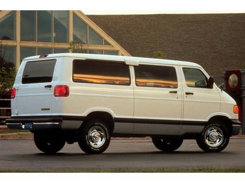 Характеристики минивэна Dodge Ram Van 3.9 AT 1500 SWB (05.1993 - 04.1997): фото, места, вместимость, скорость, двигатель, топливо, отзывы