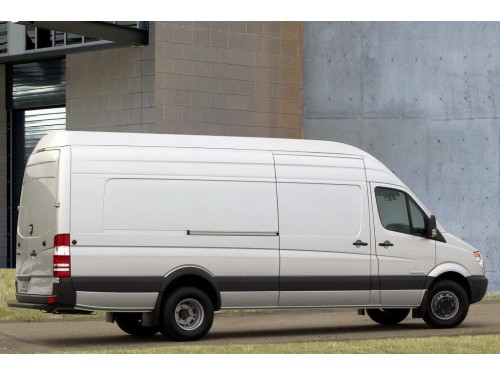 Характеристики цельнометаллического фургона Dodge Sprinter 3.0 CDI AT 3500 DW 144" High Roof (09.2006 - 05.2010): фото, размеры, грузоподъемность, масса, скорость, двигатель, топливо, отзывы