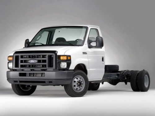 Характеристики грузового автомобиля Ford E-Series 4.6 AT E-250 Cutaway SRW L1 (04.2007 - 05.2012): фото, грузоподъемность, масса, скорость, двигатель, топливо, отзывы