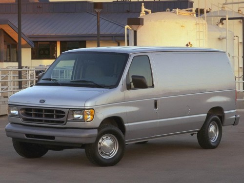 Характеристики грузового фургона Ford Econoline 5.4 AT E-350 Super Duty XLT (05.1997 - 07.2003): фото, размеры, грузоподъемность, масса, скорость, двигатель, топливо, отзывы