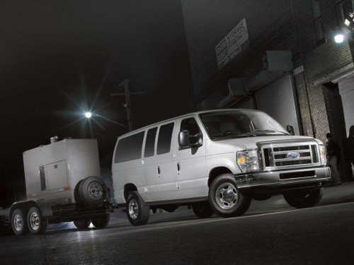 Характеристики минивэна Ford E-Series 4.6 AT E-150 XLT (04.2007 - 05.2014): фото, места, вместимость, скорость, двигатель, топливо, отзывы