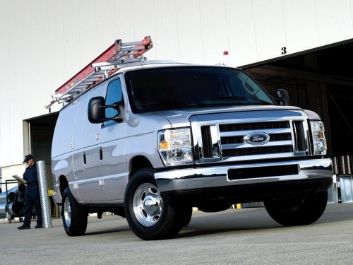 Характеристики грузового фургона Ford E-Series 5.4 AT E-150 Extended (04.2007 - 05.2014): фото, размеры, грузоподъемность, масса, скорость, двигатель, топливо, отзывы
