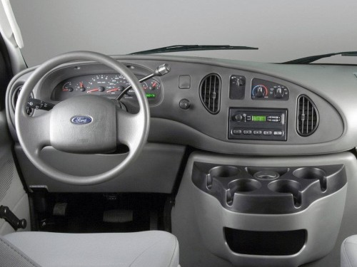 Характеристики грузового автомобиля Ford E-Series 4.6 AT E-250 CNG/LPG Cutaway SRW L1 (04.2007 - 05.2012): фото, грузоподъемность, масса, скорость, двигатель, топливо, отзывы