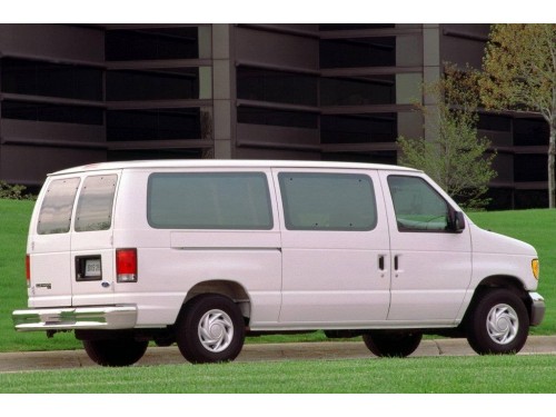 Характеристики минивэна Ford Econoline 7.3 TD AT E-350 Super Duty XLT Extended (05.1997 - 07.2003): фото, места, вместимость, скорость, двигатель, топливо, отзывы