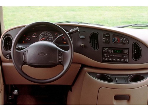 Характеристики минивэна Ford Econoline 7.3 TD AT E-350 Super Duty XLT Extended (05.1997 - 07.2003): фото, места, вместимость, скорость, двигатель, топливо, отзывы
