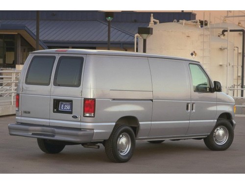 Характеристики грузового фургона Ford Econoline 7.3 TD AT E-350 Super Duty XLT (05.1997 - 07.2003): фото, размеры, грузоподъемность, масса, скорость, двигатель, топливо, отзывы