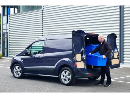 Характеристики грузового фургона Ford Transit Connect 1.0 EcoBoost MT L1 200 Basis (01.2014 - 08.2018): фото, размеры, грузоподъемность, масса, скорость, двигатель, топливо, отзывы