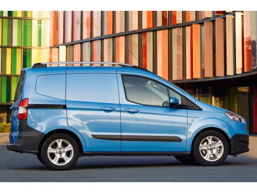 Характеристики цельнометаллического фургона Ford Transit Courier 1.0 EcoBoost MT Basis (06.2014 - 04.2018): фото, размеры, грузоподъемность, масса, скорость, двигатель, топливо, отзывы