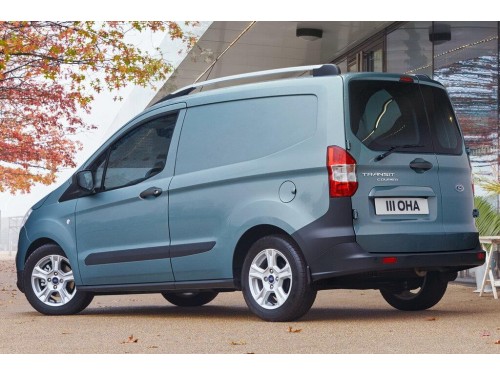 Характеристики цельнометаллического фургона Ford Transit Courier 1.0 EcoBoost MT Trend Kombi (05.2018 - 10.2019): фото, размеры, грузоподъемность, масса, скорость, двигатель, топливо, отзывы