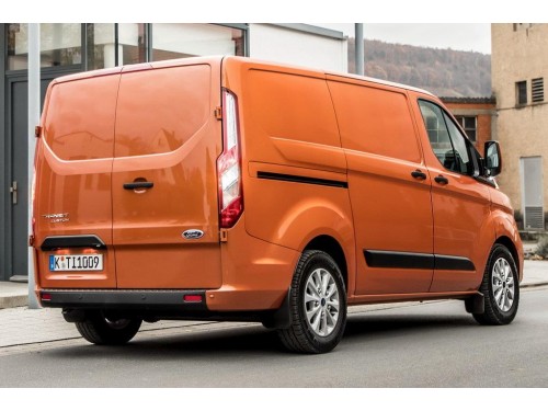 Характеристики грузового фургона Ford Transit Custom 2.2 MT FWD L1 H1 330 (09.2019 - 02.2021): фото, размеры, грузоподъемность, масса, скорость, двигатель, топливо, отзывы