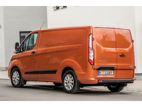 Характеристики грузового фургона Ford Transit Custom 2.2 MT FWD L1 H1 330 (09.2019 - 02.2021): фото, размеры, грузоподъемность, масса, скорость, двигатель, топливо, отзывы