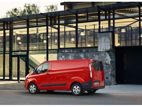 Характеристики грузового фургона Ford Transit Custom 2.2 MT FWD L1 H1 330 (11.2014 - 08.2019): фото, размеры, грузоподъемность, масса, скорость, двигатель, топливо, отзывы