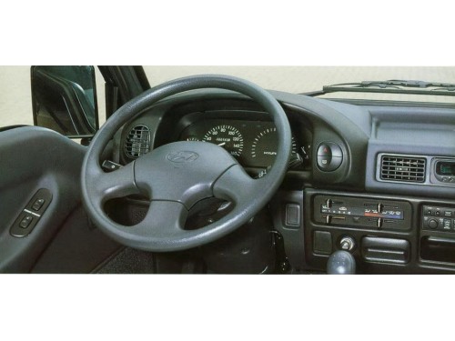 Характеристики грузового фургона Hyundai H100 2.4 MPI MT Одинарная кабина (03.1993 - 09.2003): фото, размеры, грузоподъемность, масса, скорость, двигатель, топливо, отзывы