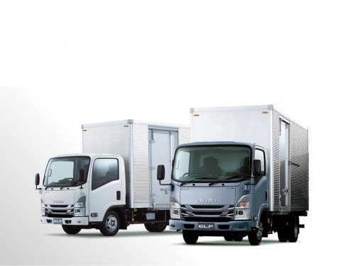 Характеристики грузового автомобиля Isuzu Elf 3.0 Double Cab Wide Cabin Long Body Full Flat Low 1.55t SG (03.2021 - н.в.): фото, грузоподъемность, масса, скорость, двигатель, топливо, отзывы