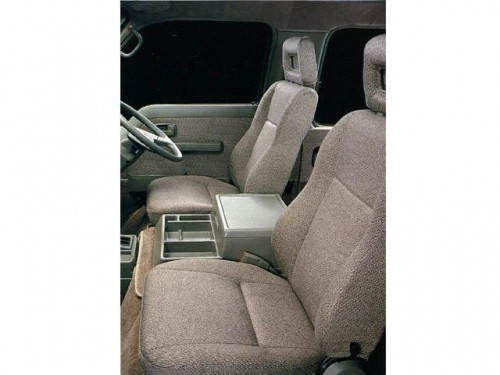 Характеристики грузового фургона Isuzu Fargo 2.4 LD Diesel (4 door 2 seat) 4WD (01.1991 - 07.1995): фото, размеры, грузоподъемность, масса, скорость, двигатель, топливо, отзывы