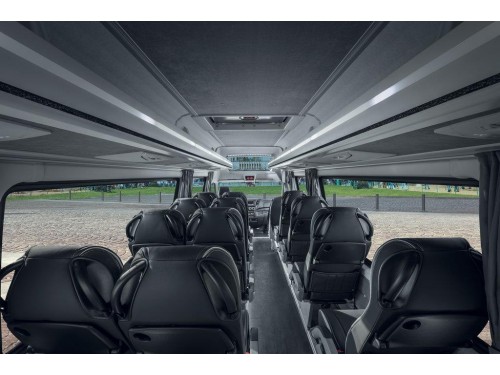 Характеристики грузового фургона Iveco Daily 2.3 AT L1 30 мест (07.2014 - н.в.): фото, размеры, грузоподъемность, масса, скорость, двигатель, топливо, отзывы