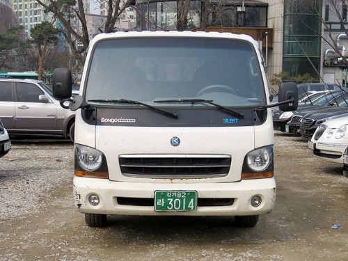 Характеристики грузового автомобиля Kia Bongo 3.0 MT 2x4 Standard Cab (08.2001 - 12.2003): фото, грузоподъемность, масса, скорость, двигатель, топливо, отзывы