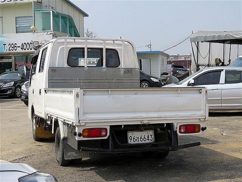 Характеристики грузового автомобиля Kia Bongo 3.0 MT 2x4 Standard Cab (08.2001 - 12.2003): фото, грузоподъемность, масса, скорость, двигатель, топливо, отзывы