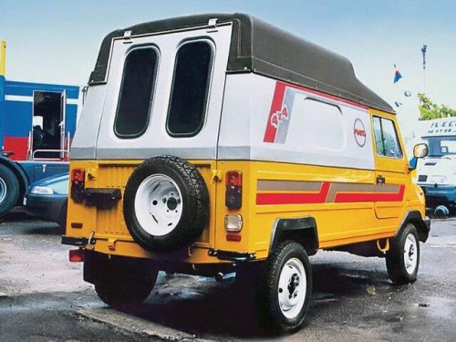 Характеристики цельнометаллического фургона ЛуАЗ ЛуАЗ-1302 1.1 MT ЛуАЗ-13021-07 (01.1990 - 05.2002): фото, размеры, грузоподъемность, масса, скорость, двигатель, топливо, отзывы