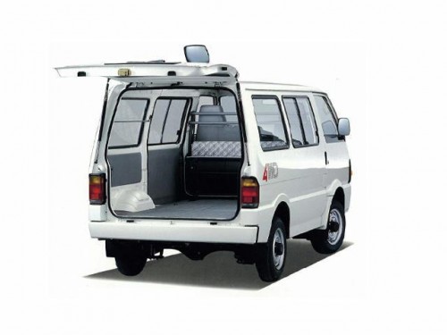 Характеристики грузового фургона Mazda Bongo 1.5 DX Full Wide Low (4 door) (02.1990 - 09.1996): фото, размеры, грузоподъемность, масса, скорость, двигатель, топливо, отзывы